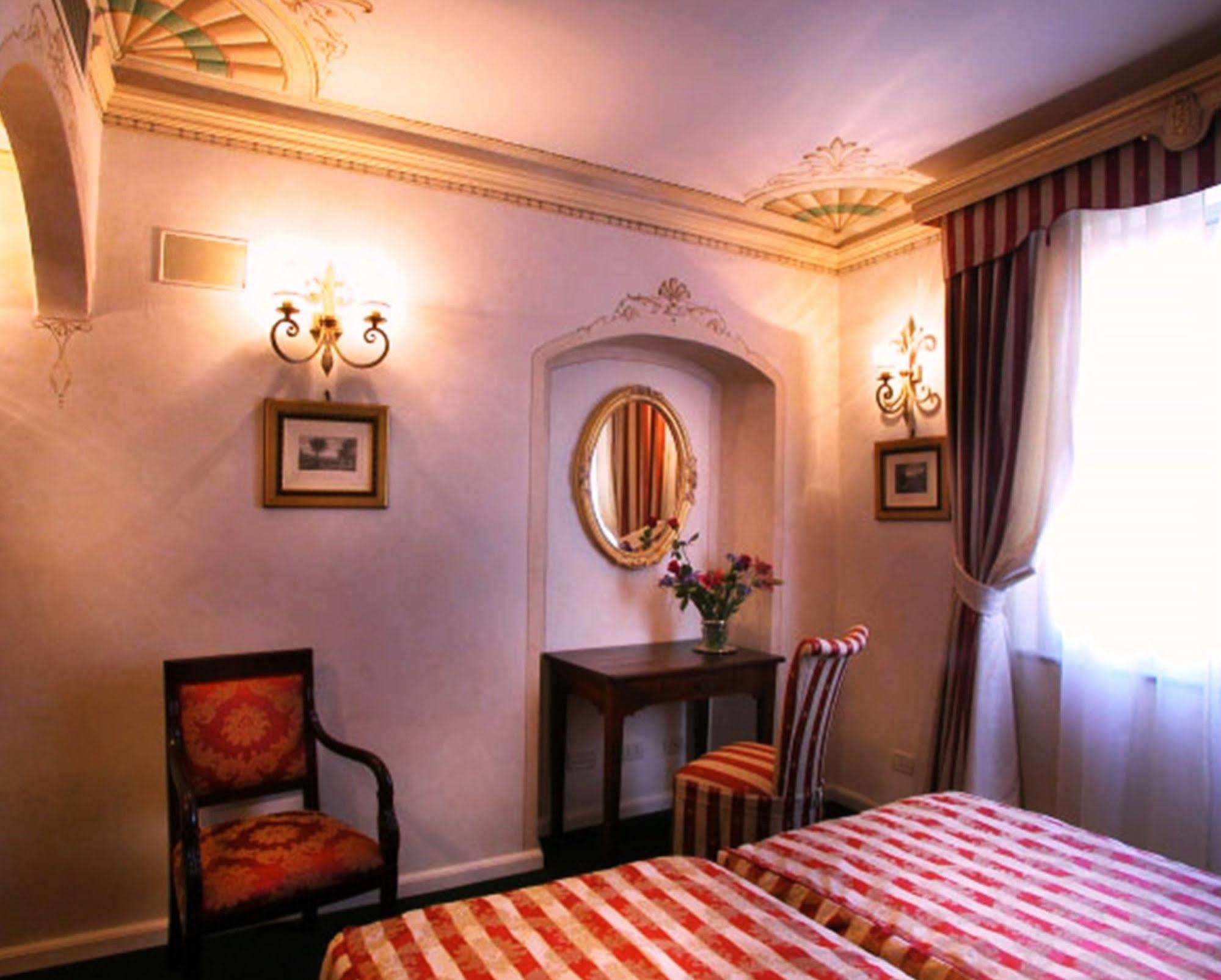 Hotel Relais Dell'Orologio Πίζα Δωμάτιο φωτογραφία